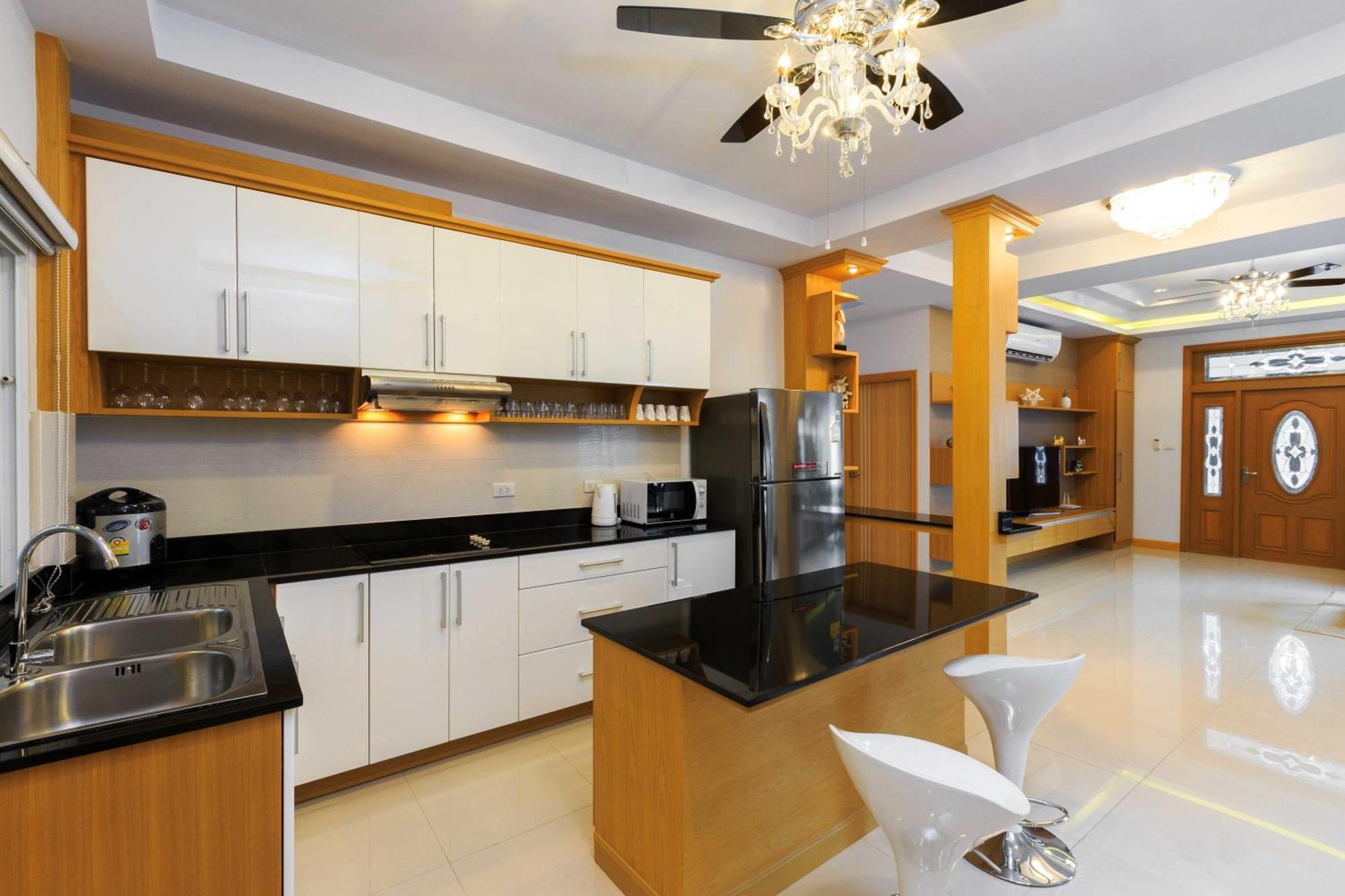 Pattaya Private Villa - Pool,Sauna,Snooker,Bbq Экстерьер фото